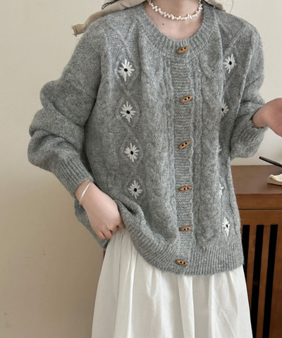 ナチュラルフラワーケーブルカーディガン