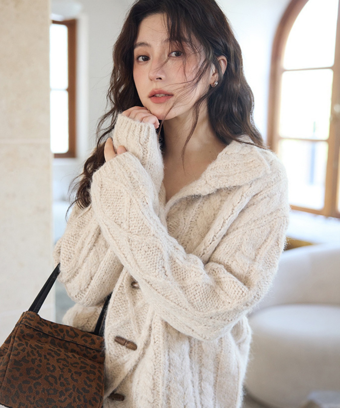 トグルボタンケーブルニットカーディガン