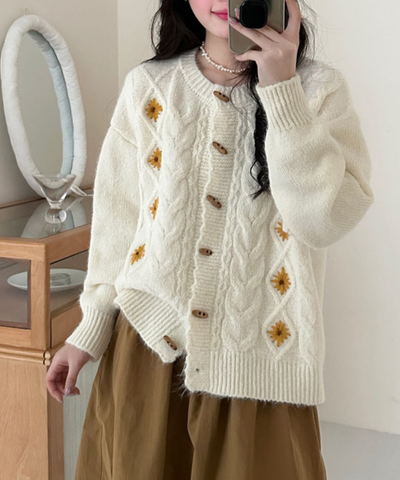 ナチュラルフラワーケーブルカーディガン