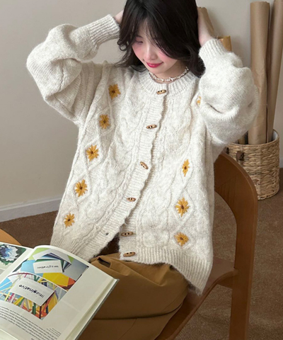 ナチュラルフラワーケーブルカーディガン