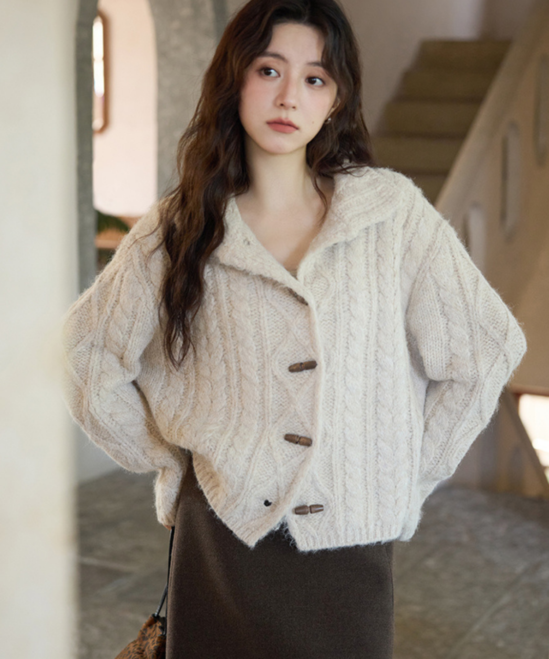 トグルボタンケーブルニットカーディガン