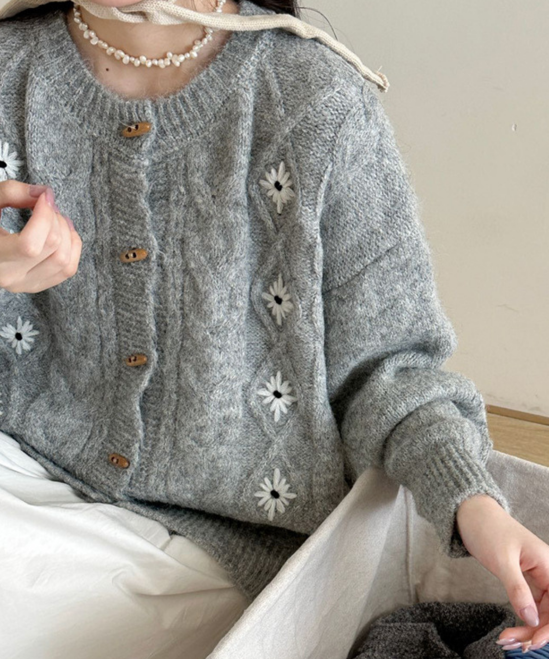 ナチュラルフラワーケーブルカーディガン