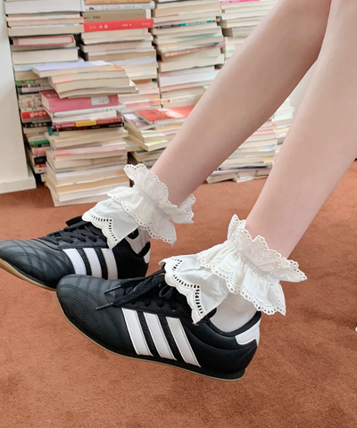 アイレット刺繍フリルレッグウォーマー