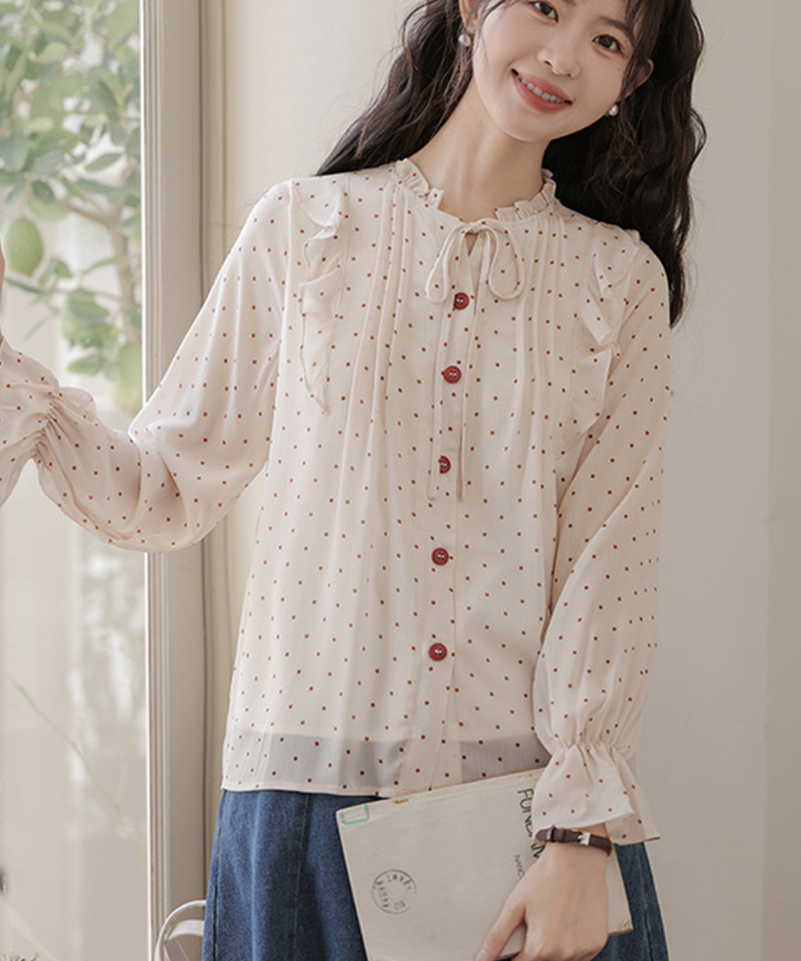 ドット柄フリルリボンブラウス