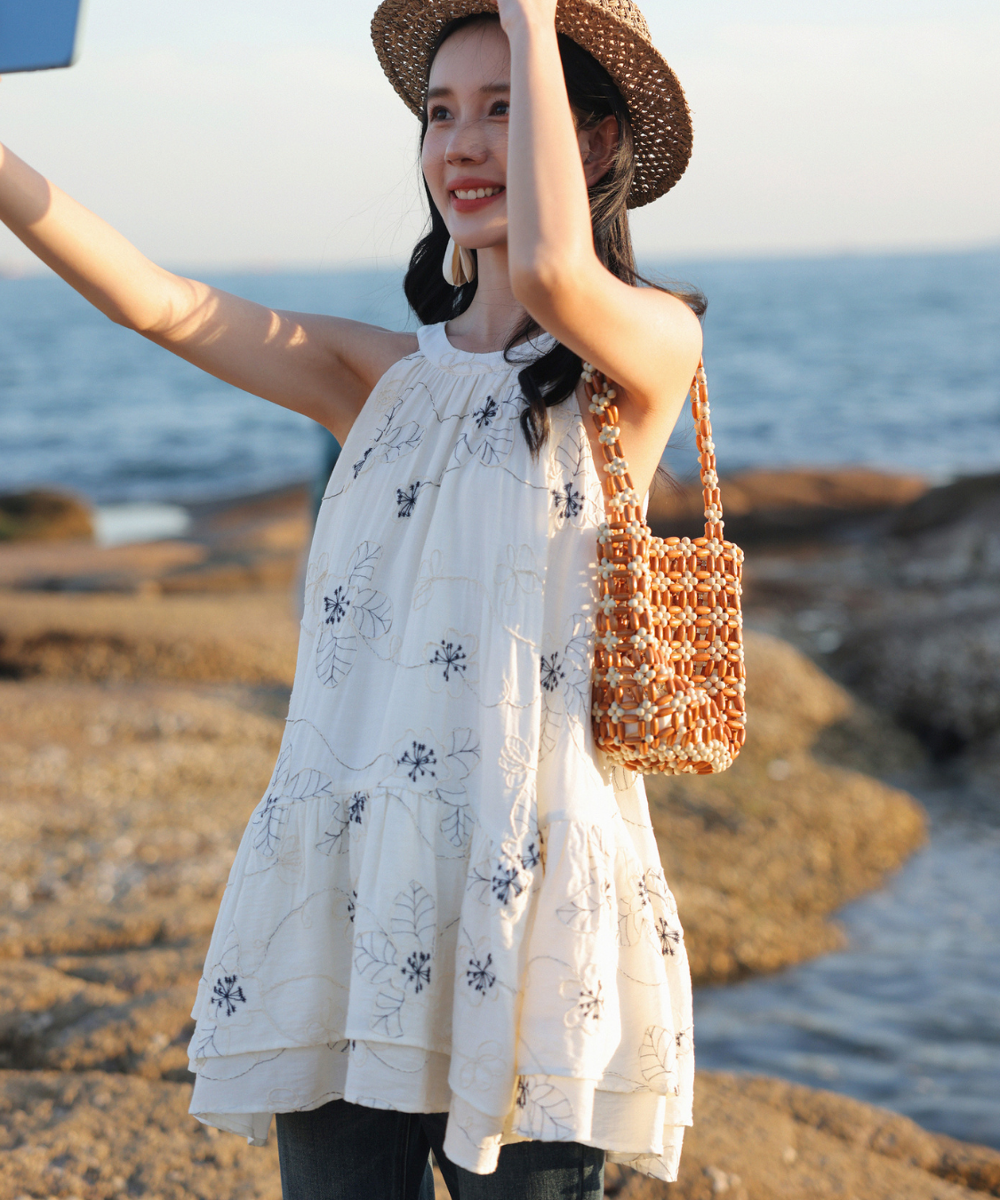 ボタニカル刺繍段切替フレアブラウス