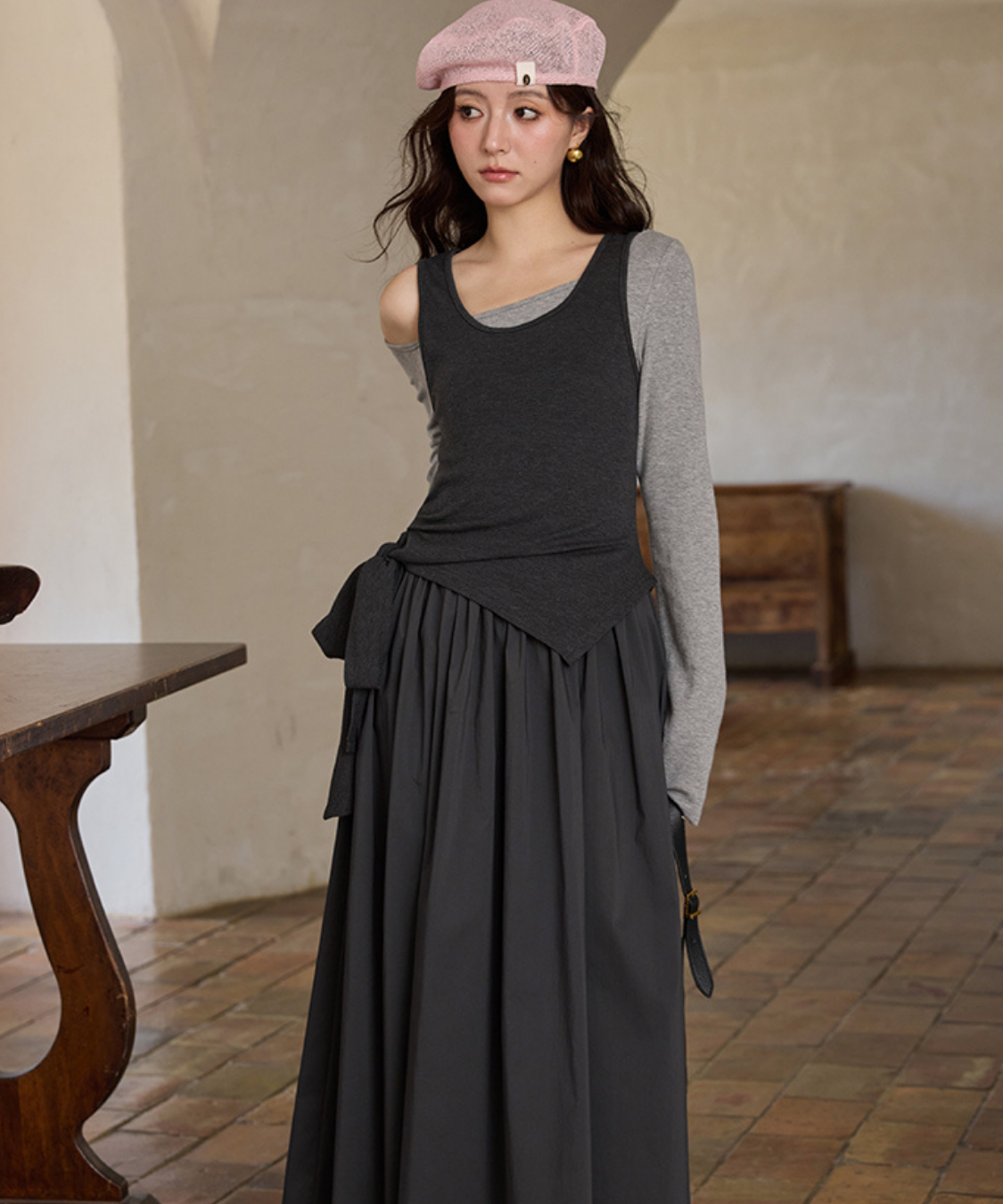 アシンメトリーノースリーブ+ワンショルダー風ワンピース2点セット アシンメトリーノースリーブ+ワンショルダー風ワンピース2点セット