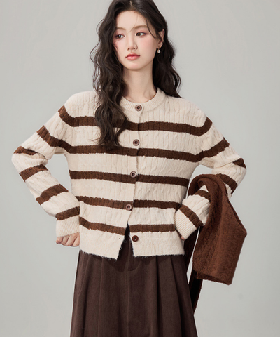 肩掛け風ショール付きボーダー柄ケーブル編みカーディガン