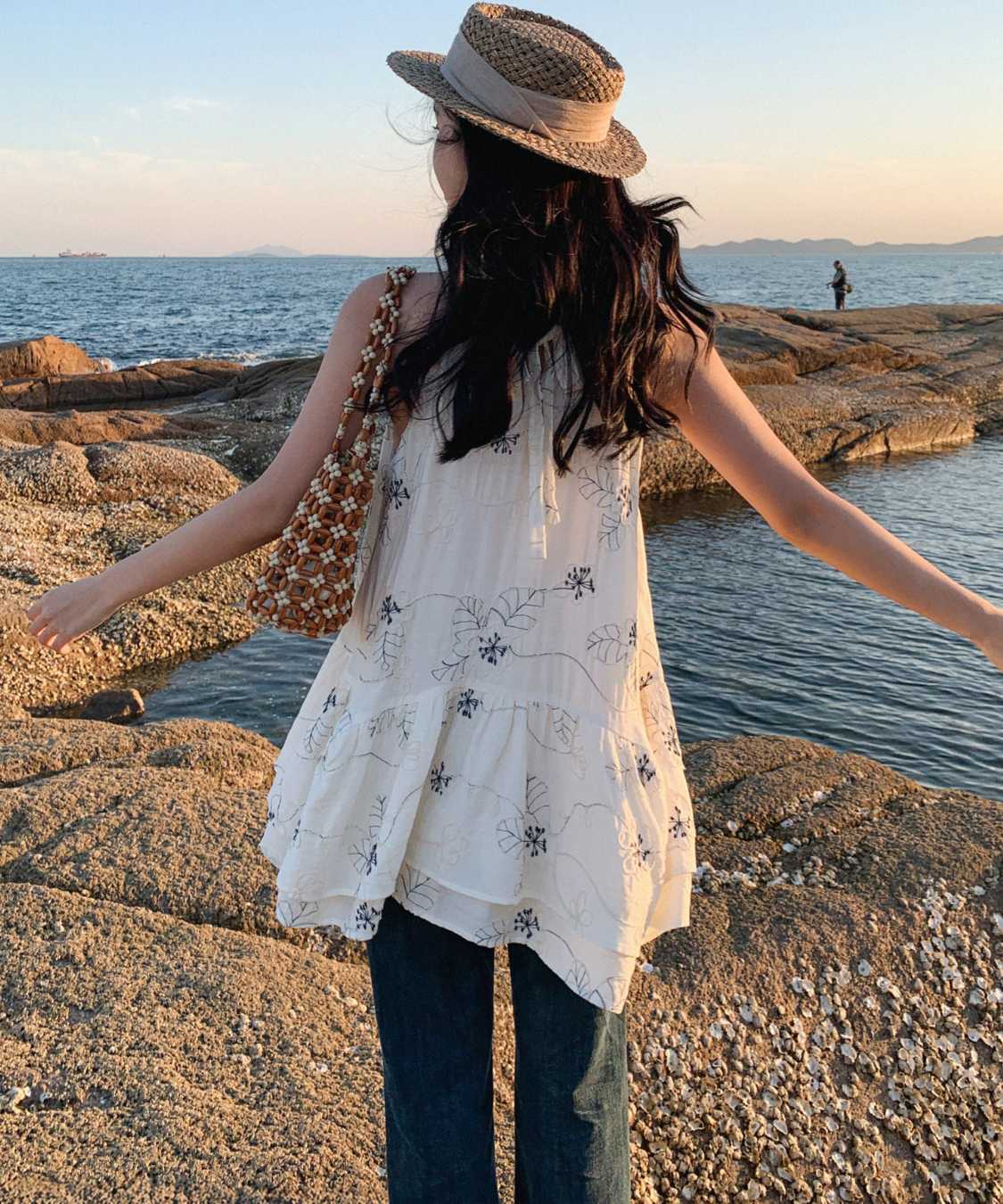 ボタニカル刺繍段切替フレアブラウス