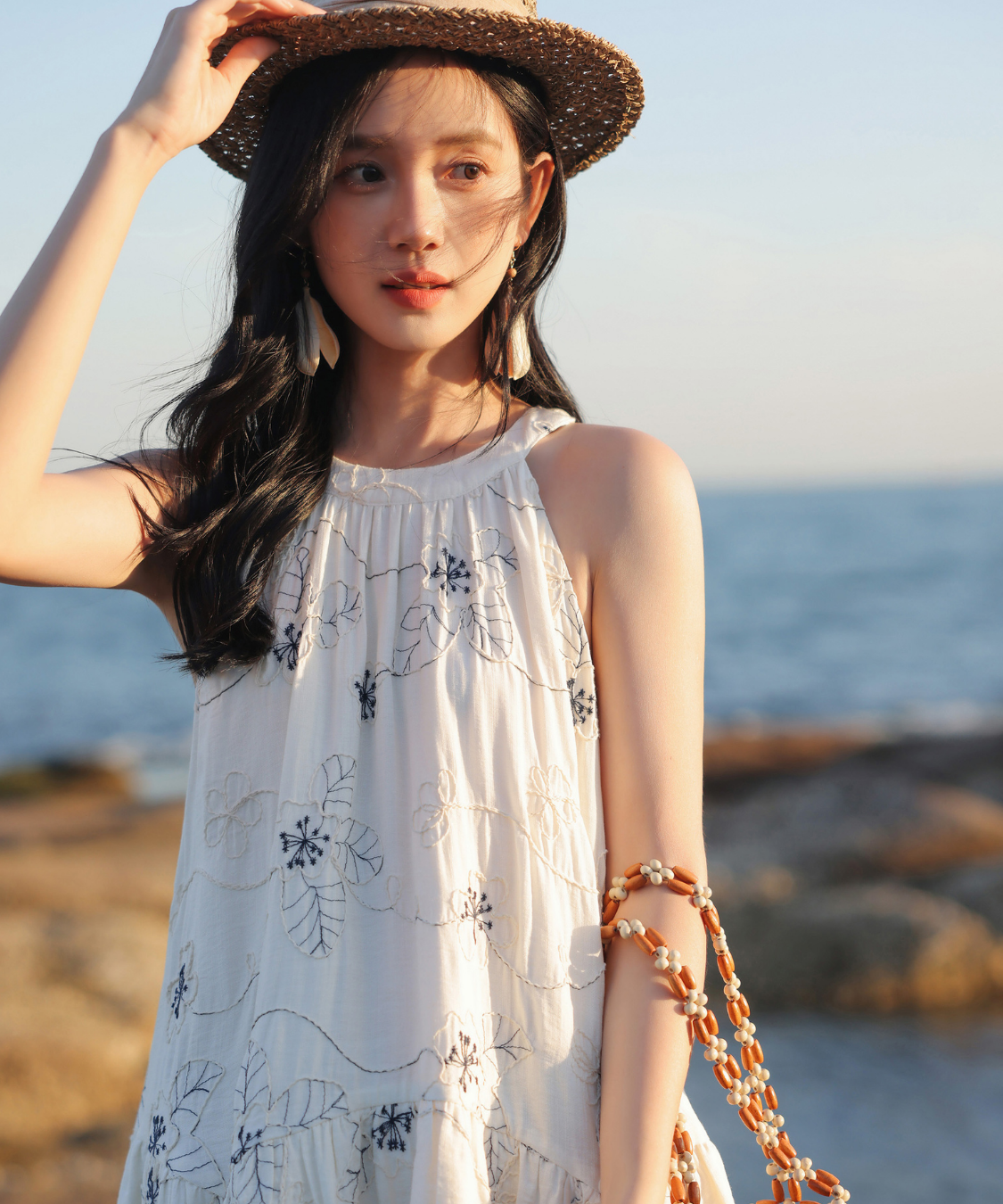 ボタニカル刺繍段切替フレアブラウス