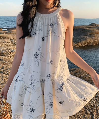 ボタニカル刺繍段切替フレアブラウス