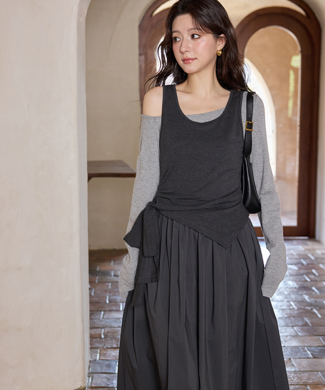 アシンメトリーノースリーブ＋ワンショルダー風ワンピース2点セット