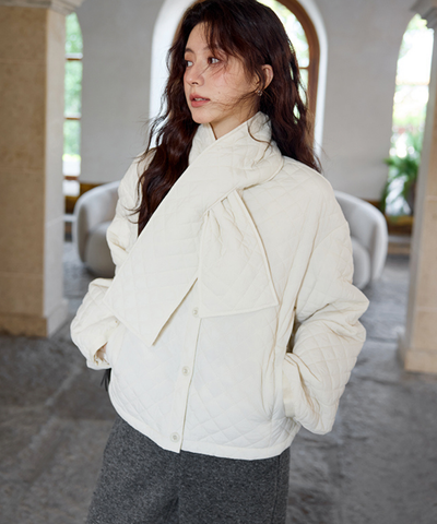 マフラー付きダイヤキルティングジャケット