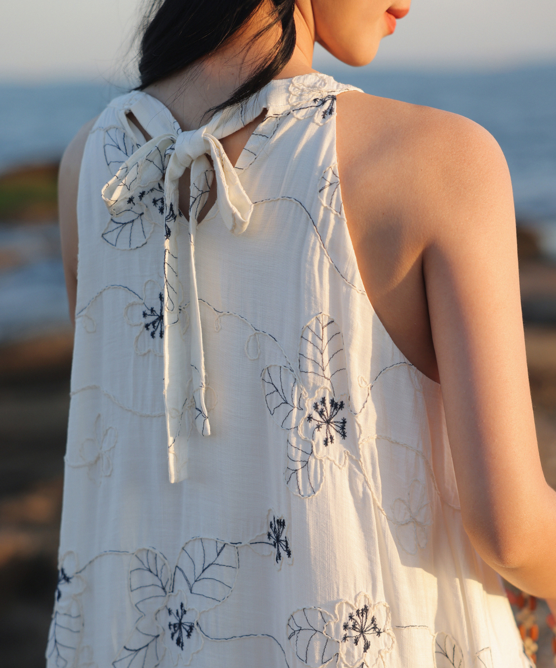 ボタニカル刺繍段切替フレアブラウス