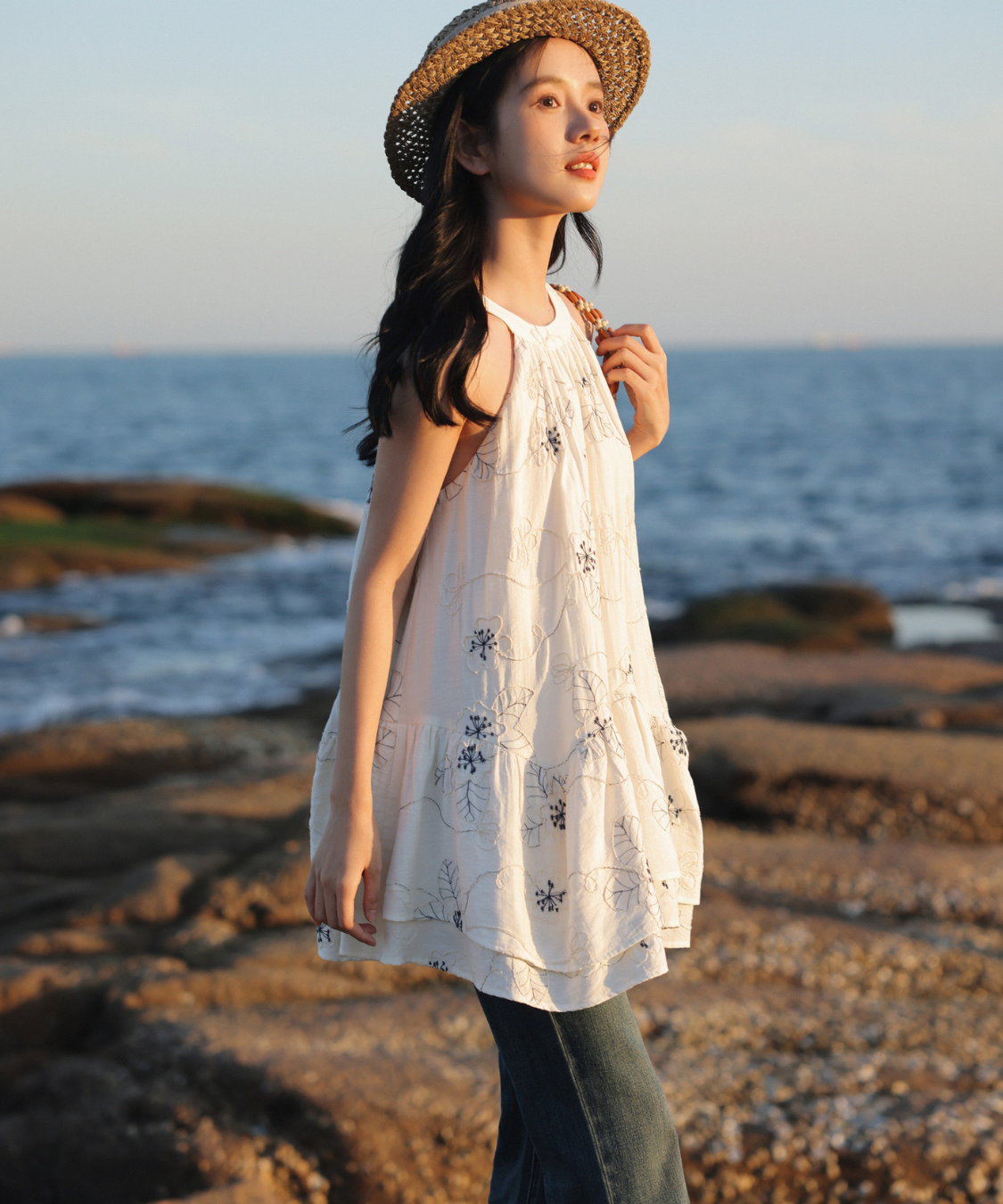 ボタニカル刺繍段切替フレアブラウス