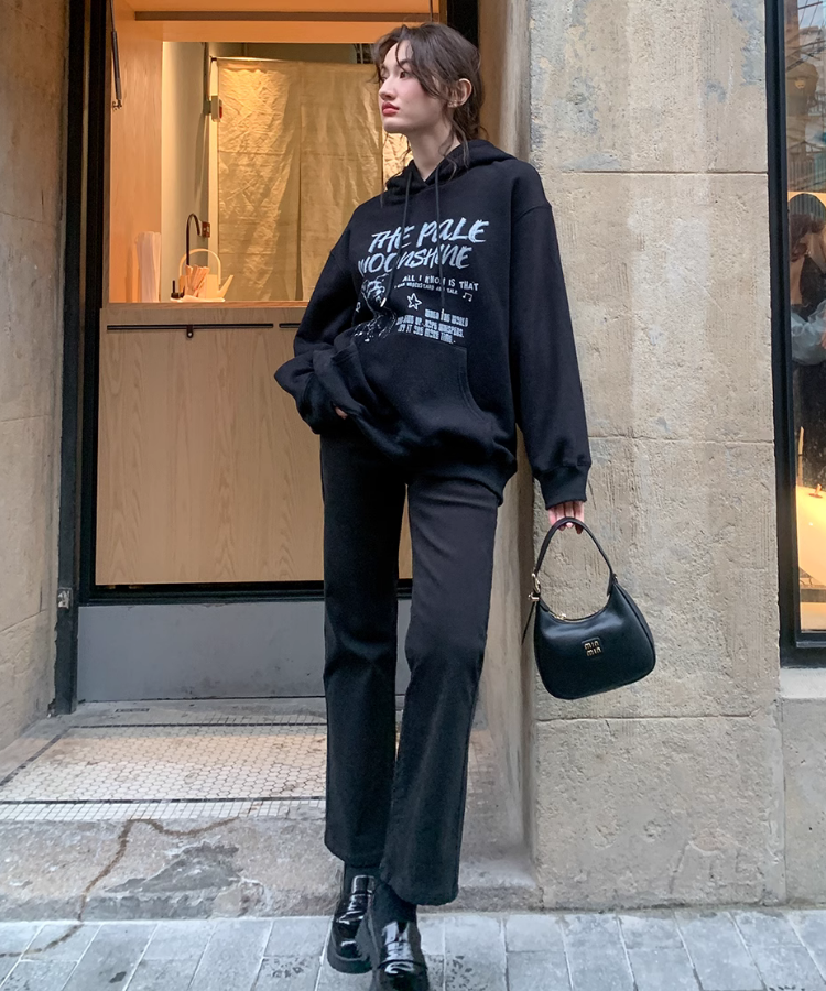 【秋編】「スウェットシャツ×ストレートパンツ」でシンプルにかっこよく【20代】