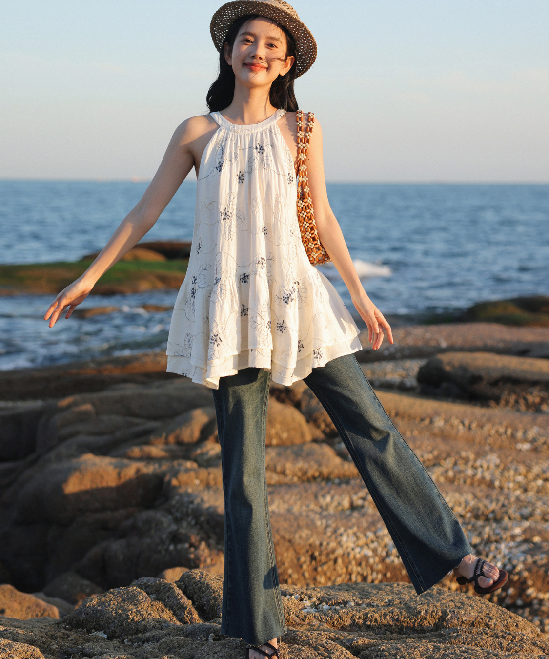 ボタニカル刺繍段切替フレアブラウス