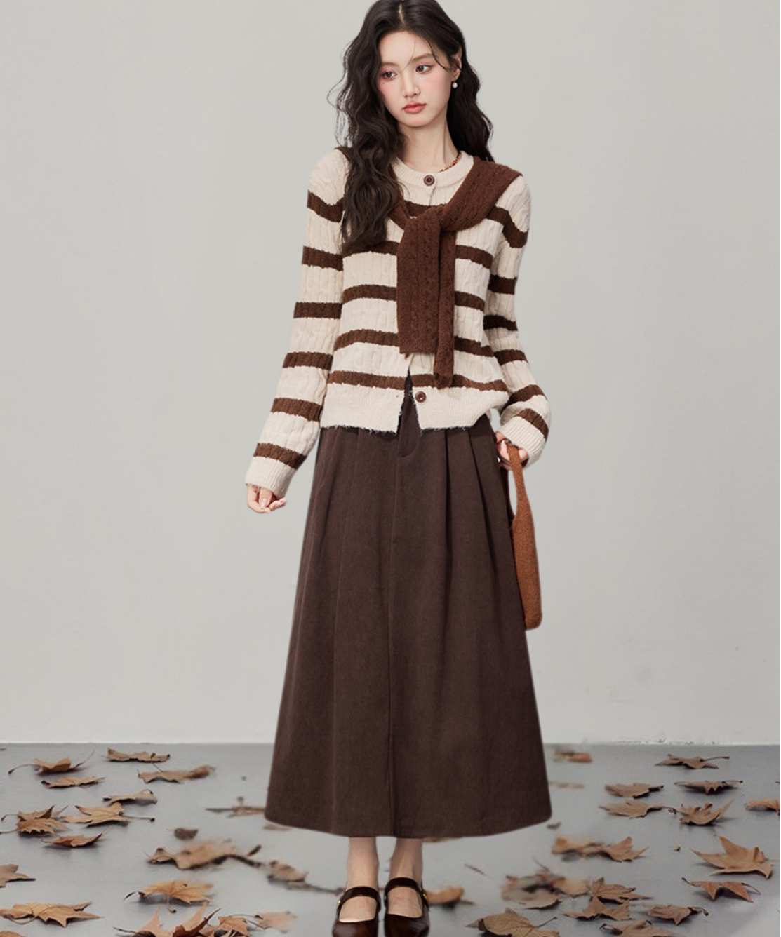 肩掛け風ショール付きボーダー柄ケーブル編みカーディガン