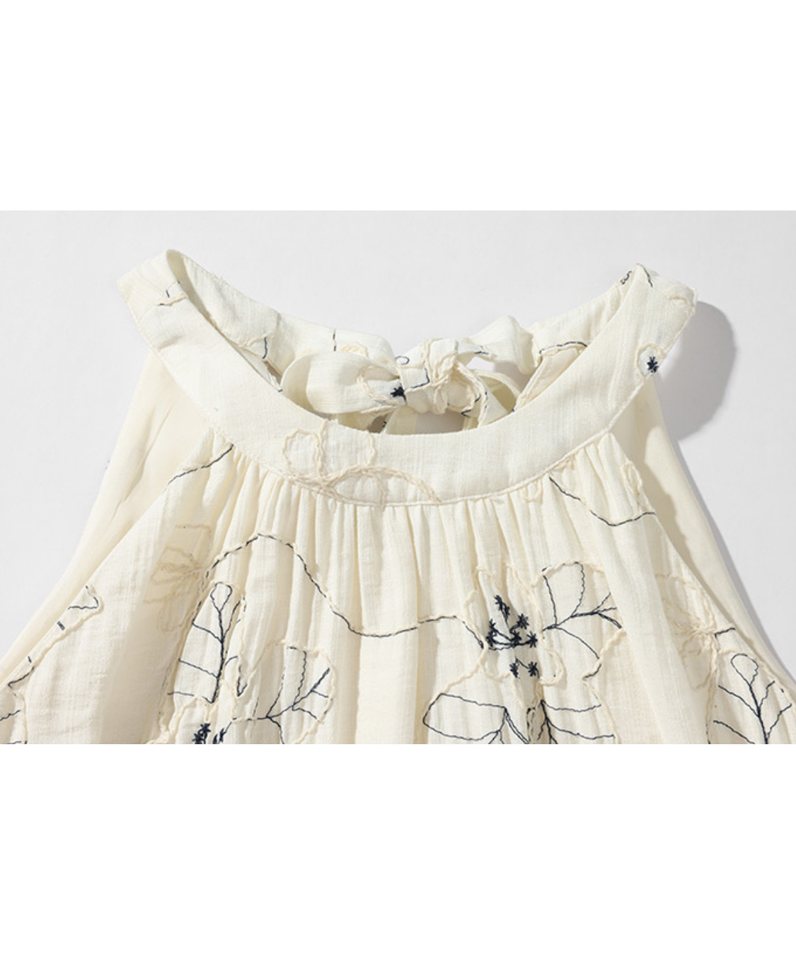 ボタニカル刺繍段切替フレアブラウス