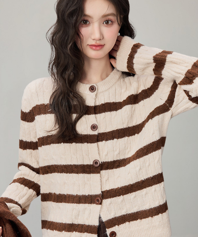 肩掛け風ショール付きボーダー柄ケーブル編みカーディガン