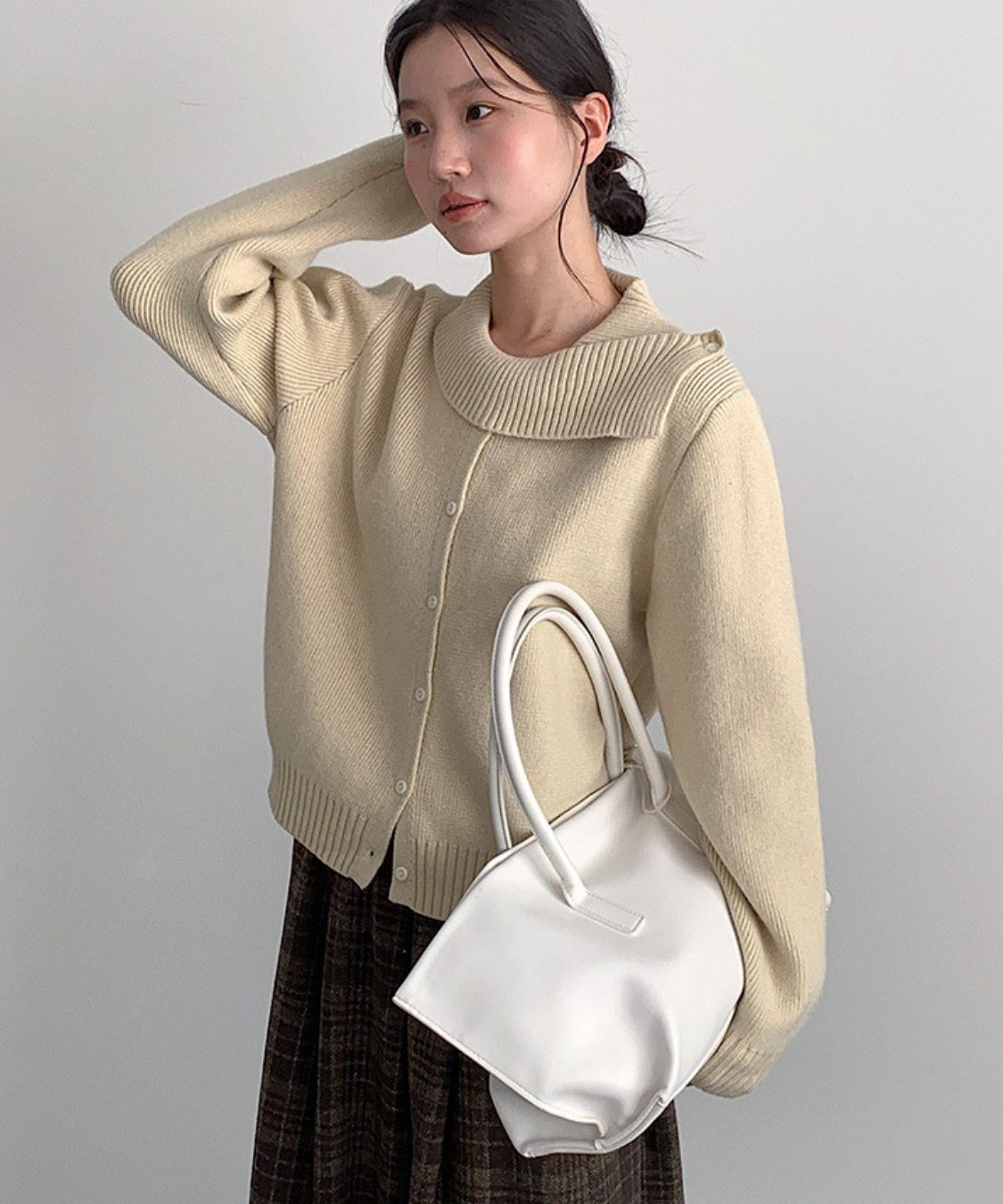 アシンメトリーリブカラーデザインニット