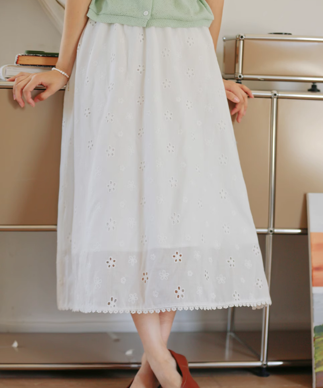 花柄パンチング刺繍ミモレスカート