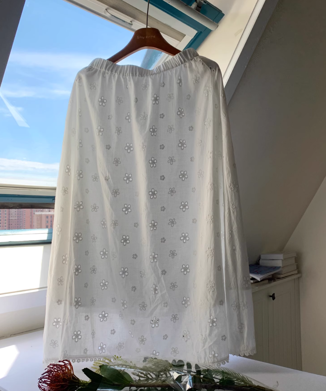 花柄パンチング刺繍ミモレスカート