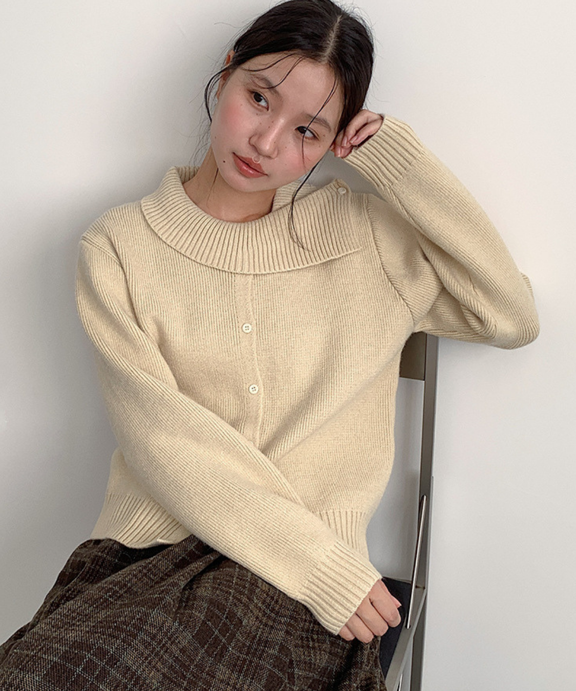 アシンメトリーリブカラーデザインニット