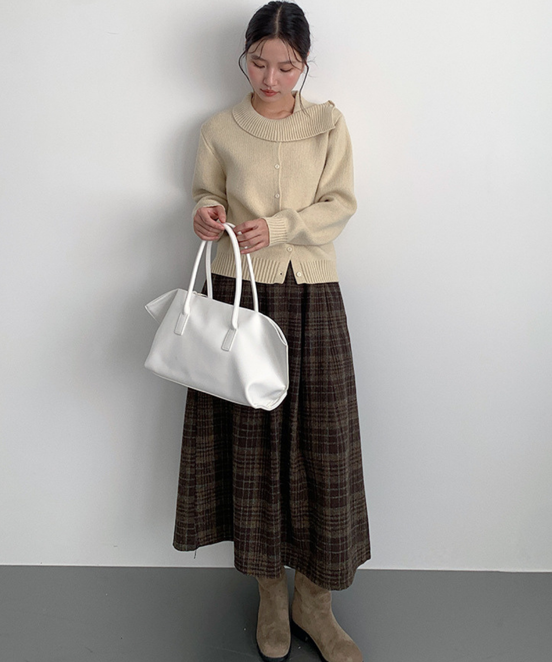 アシンメトリーリブカラーデザインニット