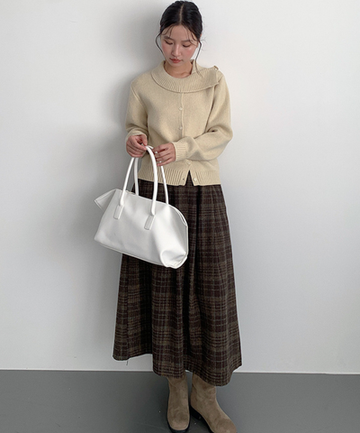 アシンメトリーリブカラーデザインニット