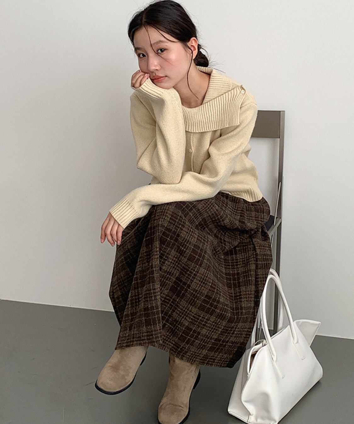 アシンメトリーリブカラーデザインニット