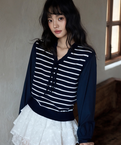 フリル付きVネックボーダーニット切替長袖ブラウス