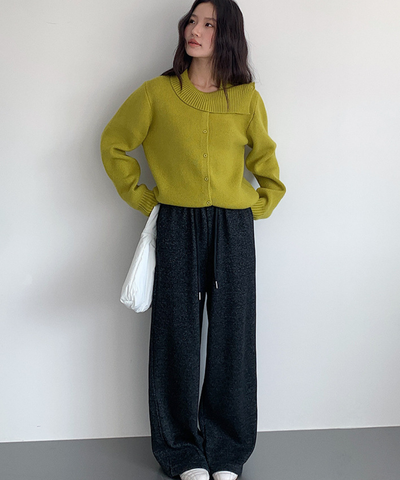 アシンメトリーリブカラーデザインニット