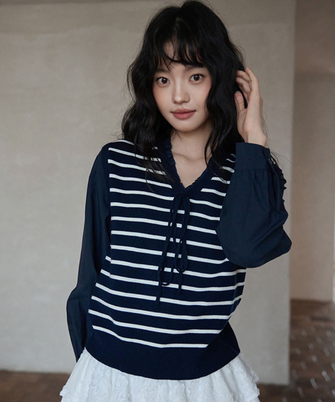 フリル付きVネックボーダーニット切替長袖ブラウス