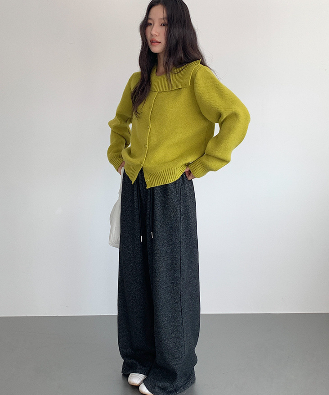 アシンメトリーリブカラーデザインニット