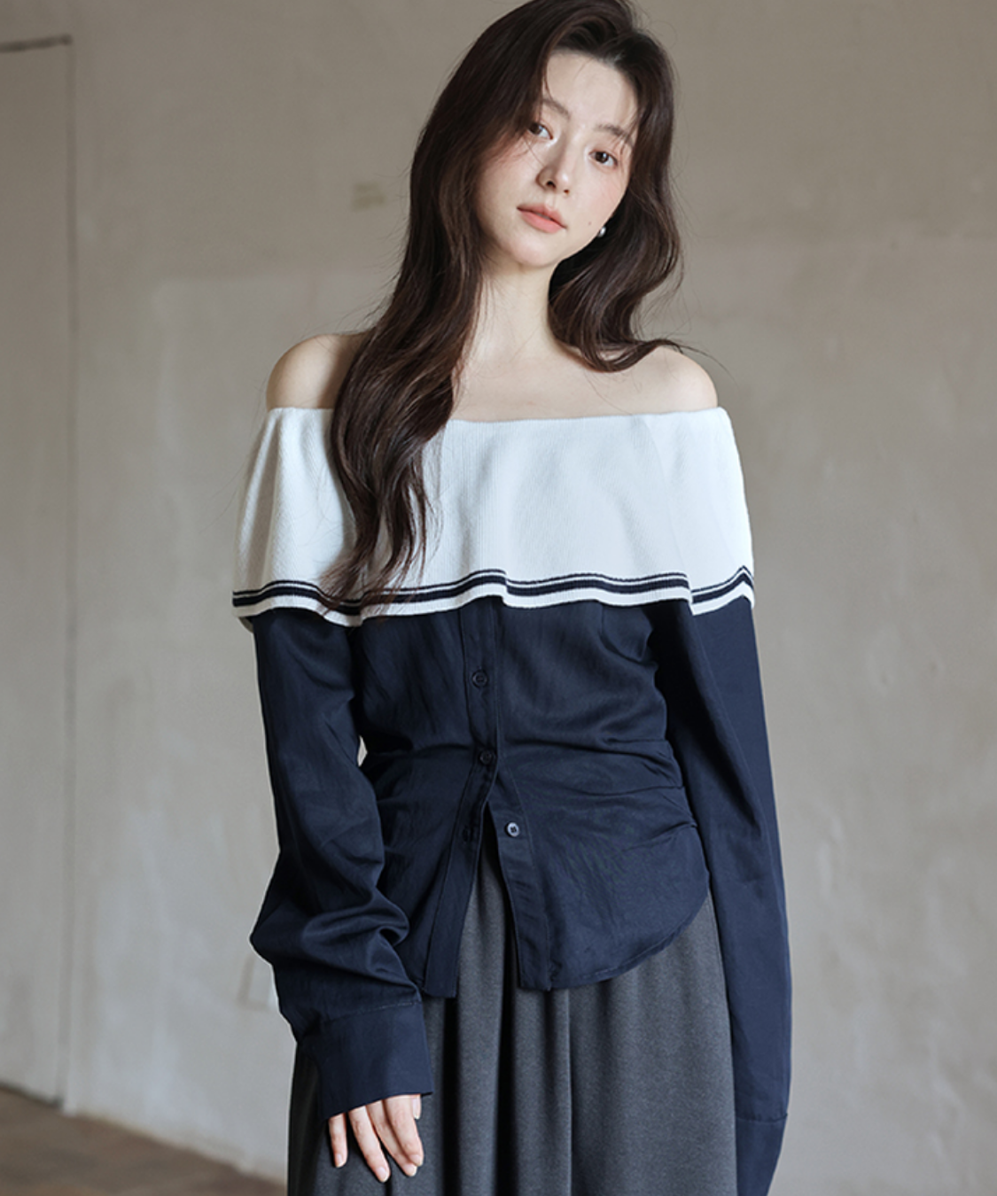 オフショルダーラウンドヨークトップス