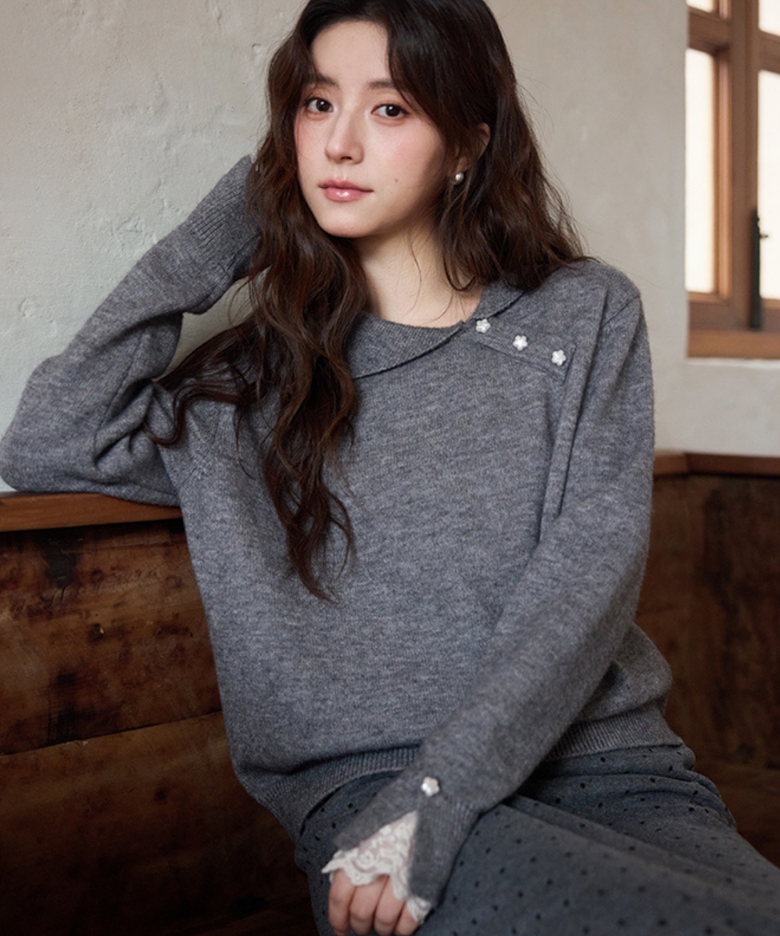 レーススカーフ付き小花ボタンニット