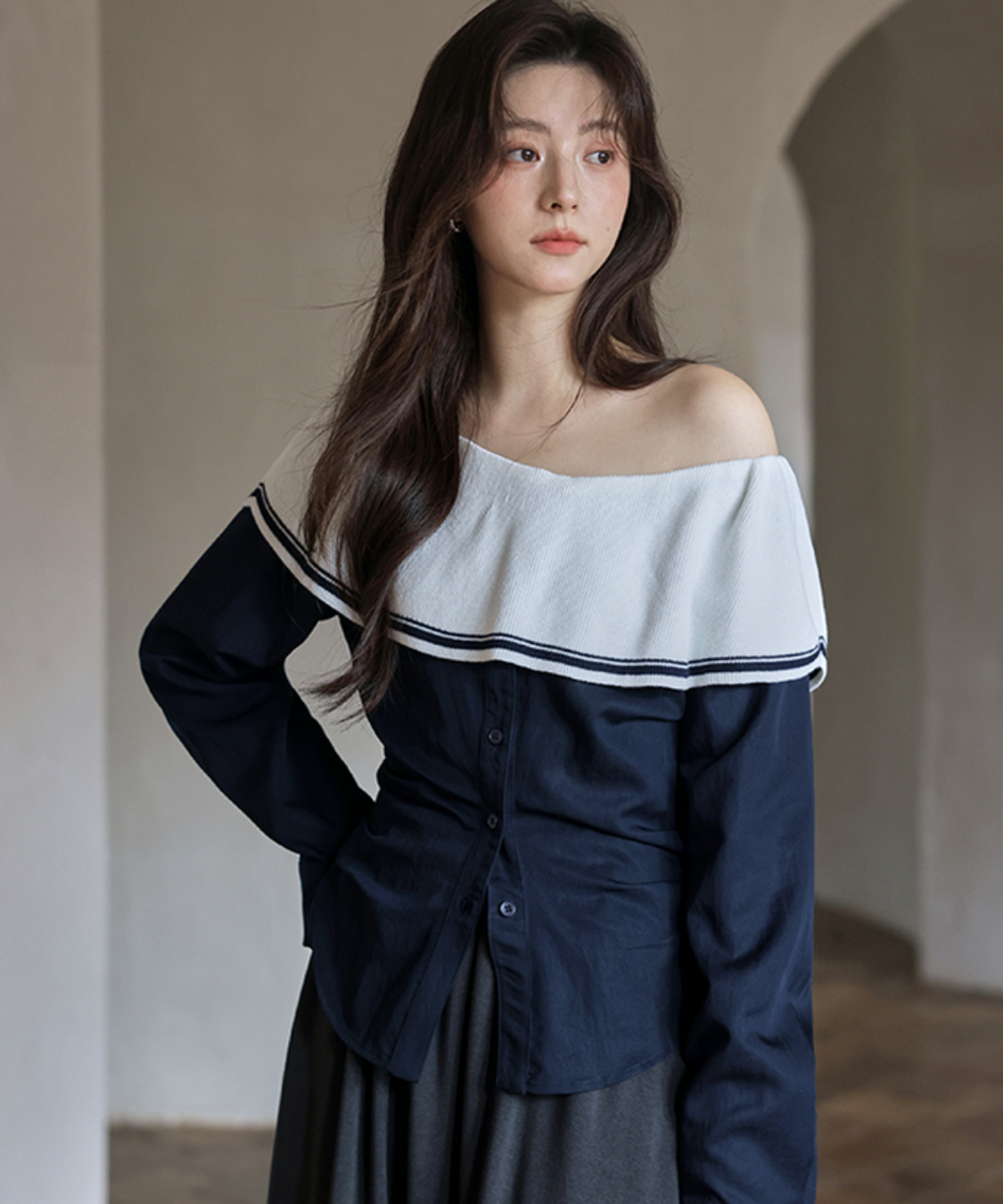 オフショルダーラウンドヨークトップス