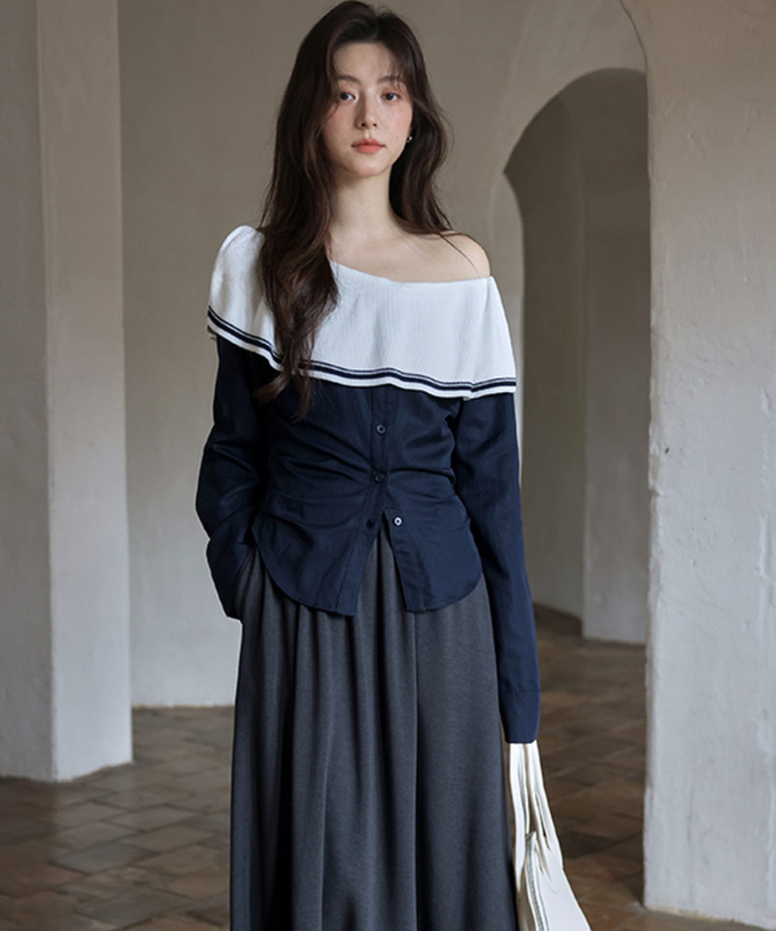 オフショルダーラウンドヨークトップス