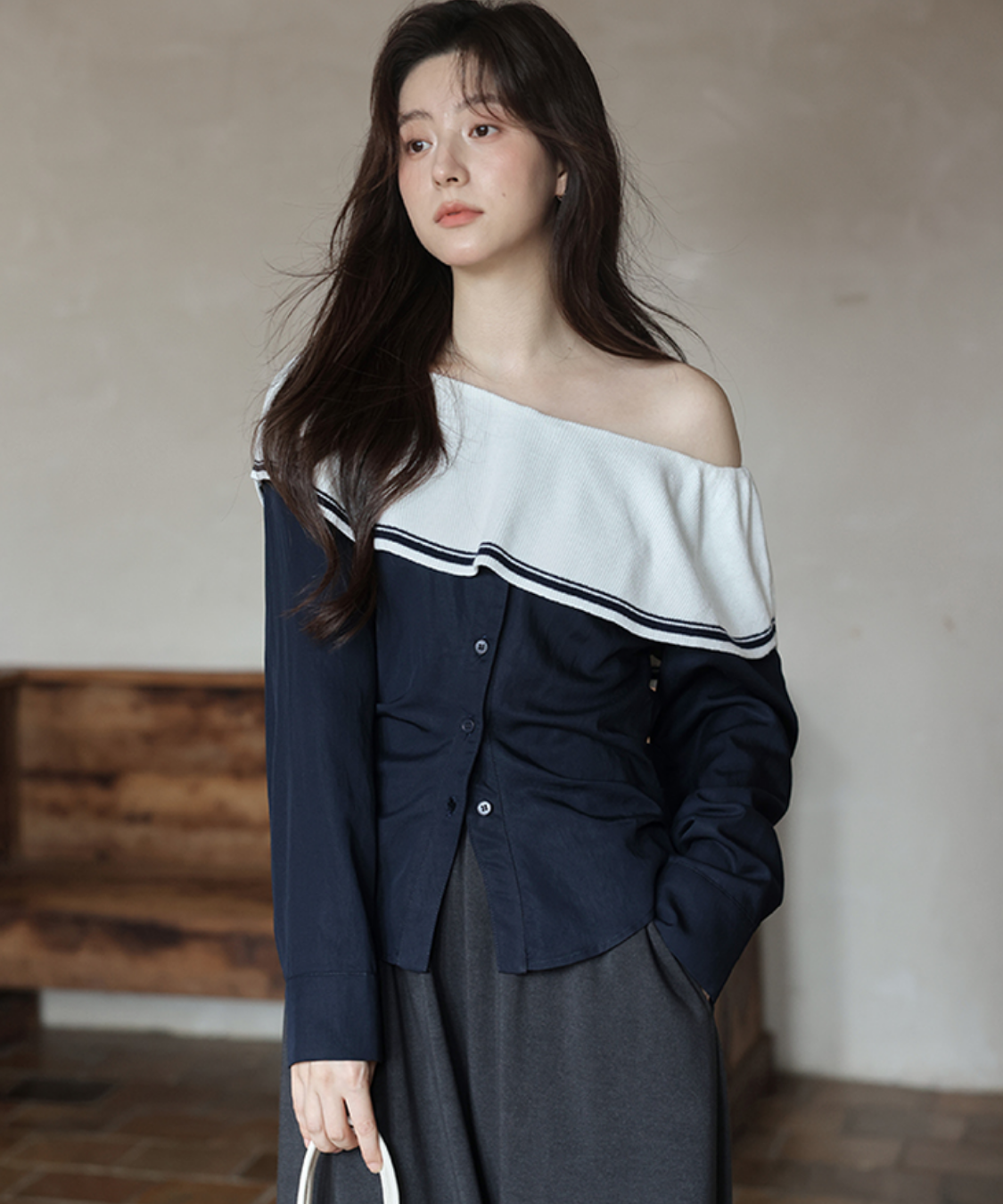 オフショルダーラウンドヨークトップス