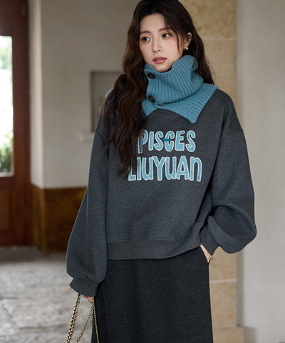 リブネックウォーマー付きロゴスウェット