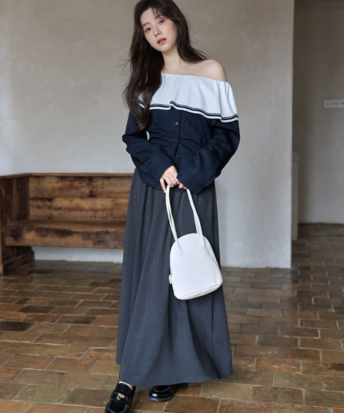 オフショルダーラウンドヨークトップス