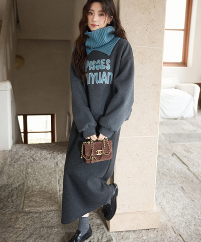 リブネックウォーマー付きロゴスウェット