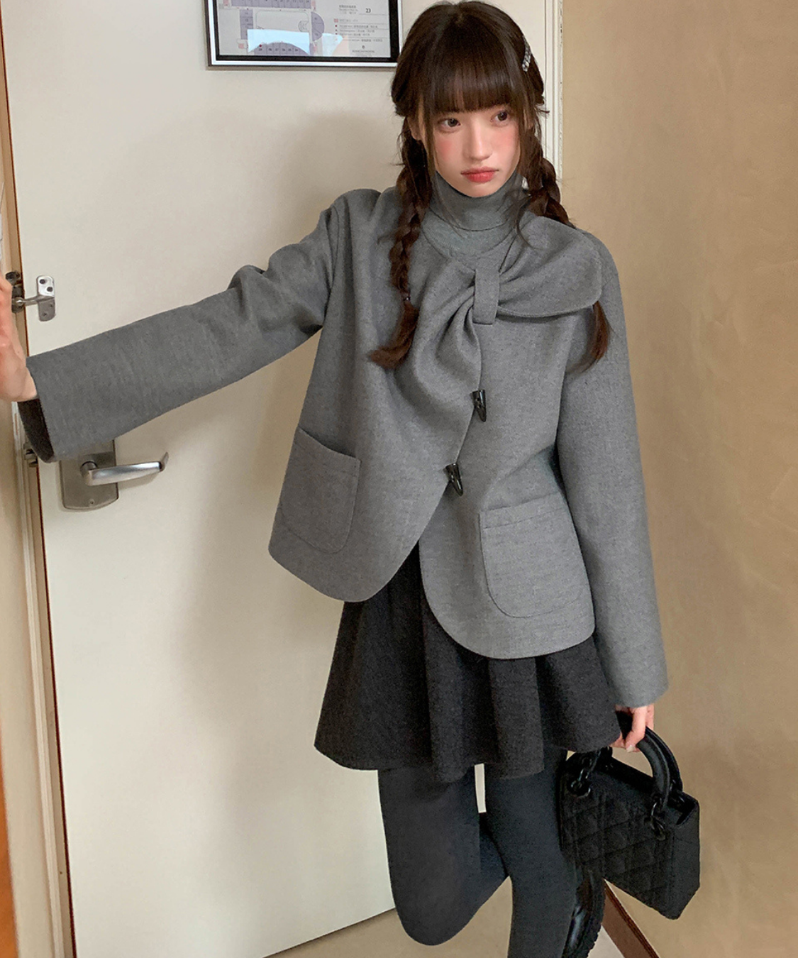 ノーカラーリボン襟トグルボタンジャケット