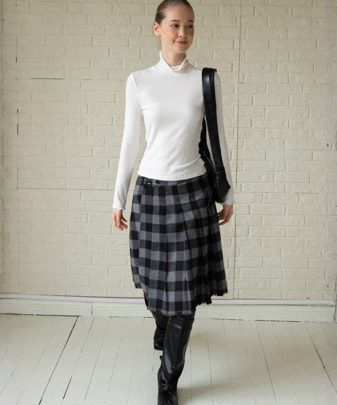 バックレーススカラップハイネックカットソー