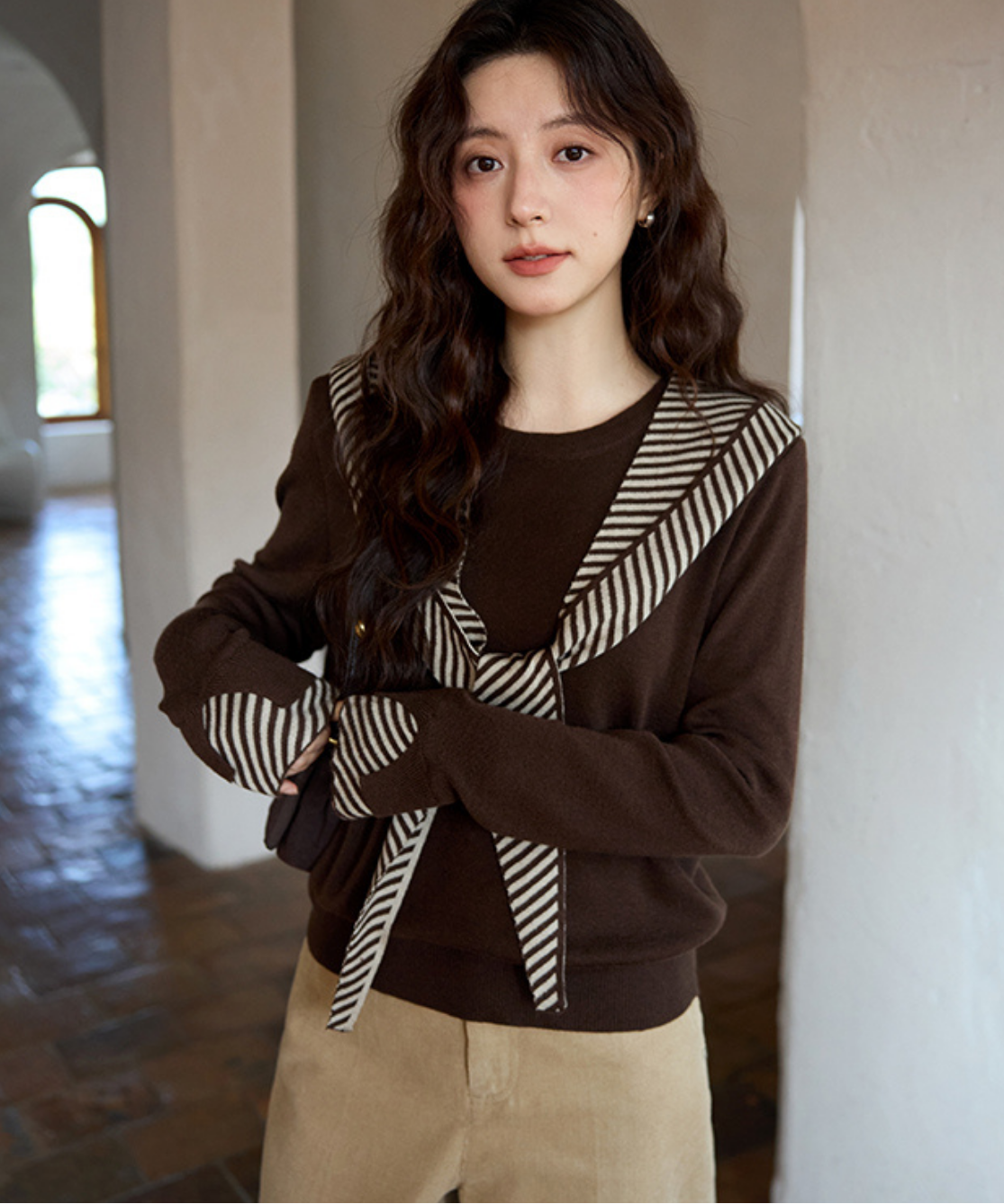 ボーダーフードショール付きクルーネックニットトップス