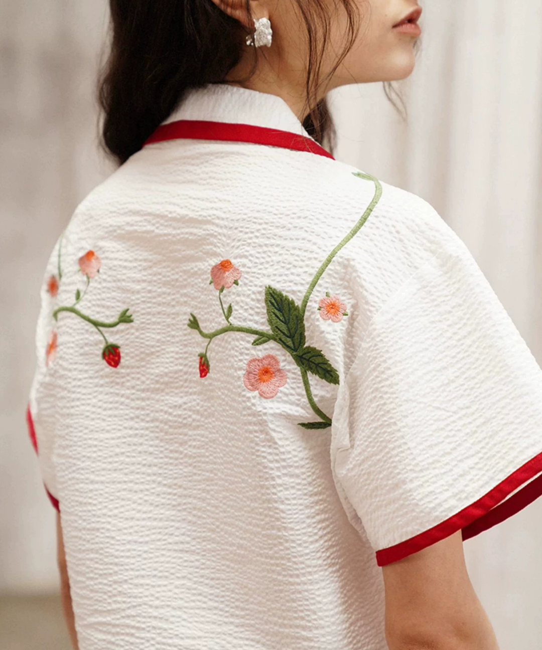 ストロベリー刺繍オープンカラーブラウス – jemiremi（ジェミレミ）