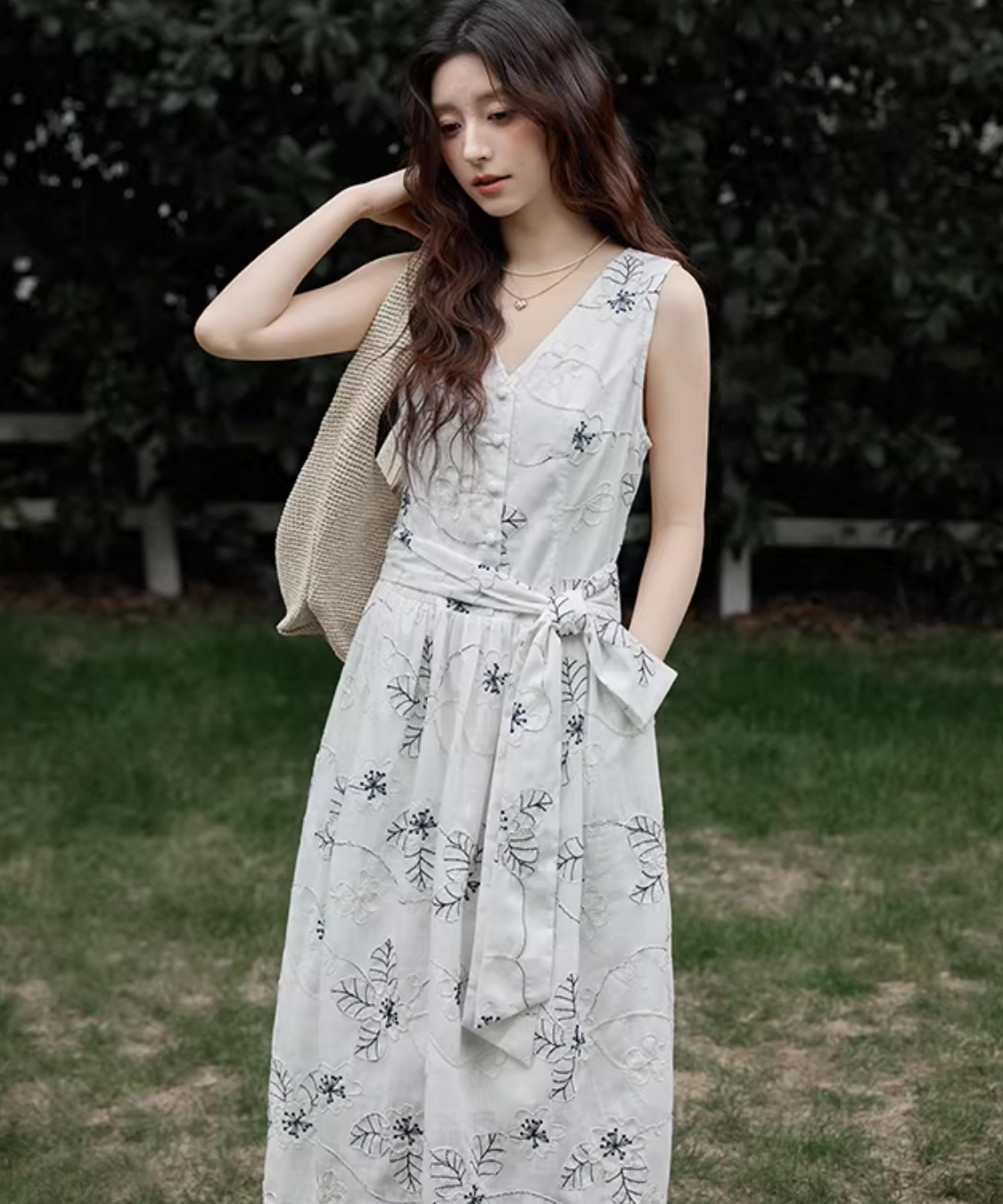 フラワー刺繍ノースリーブウエストリボンワンピース – jemiremi 