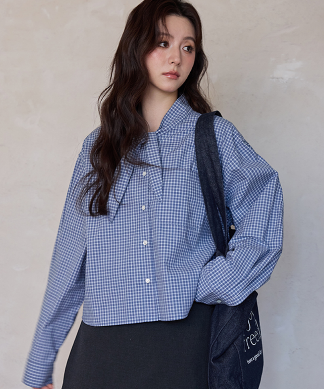 リボンタイ付きチェックブラウス