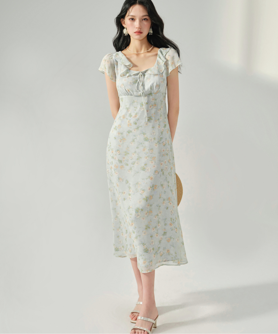 フリルスリーブ胸元リボン付きワンピース