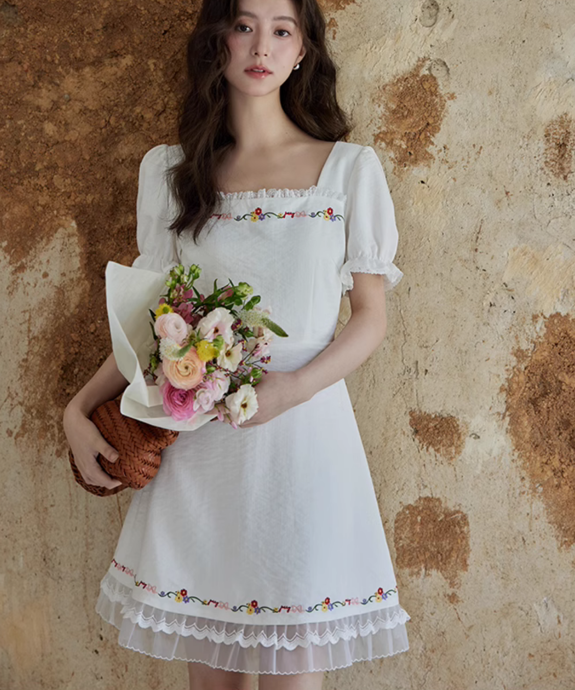 フラワー刺繍スカラップレース切替ミニワンピース